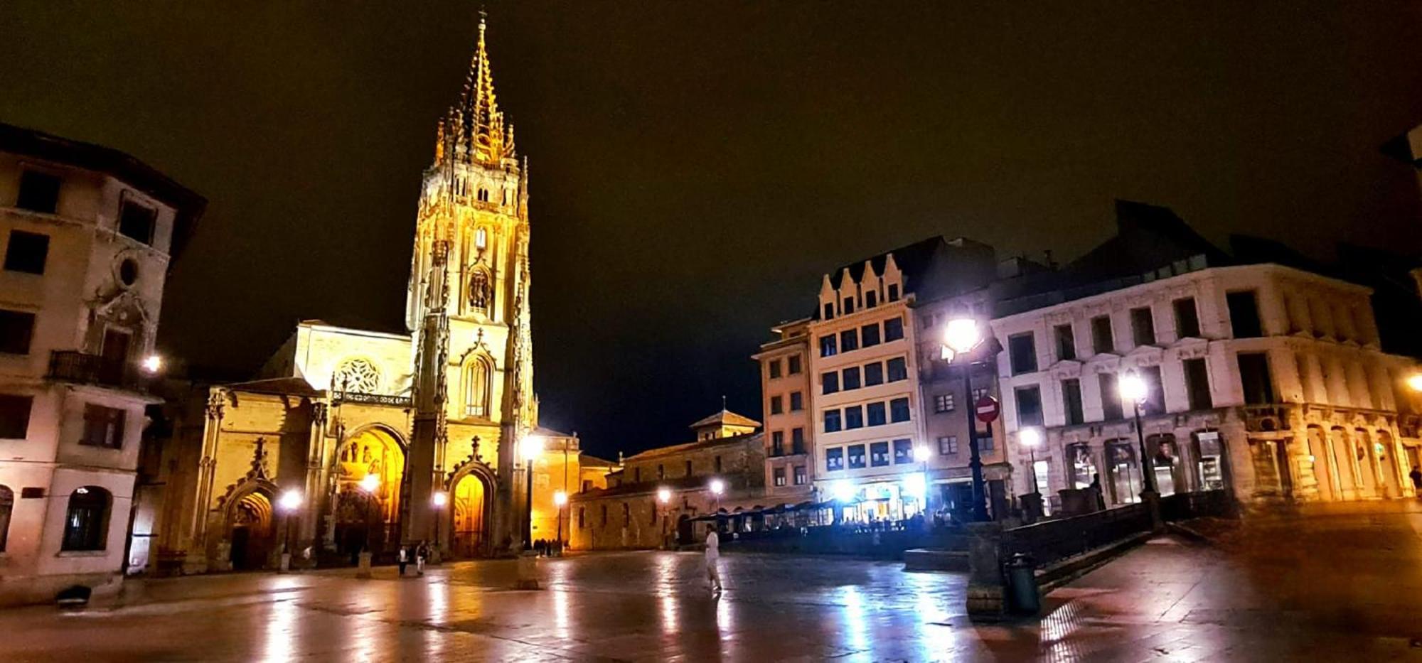 Apartamento Atico De Diseno En El Centro Oviedo Exterior foto